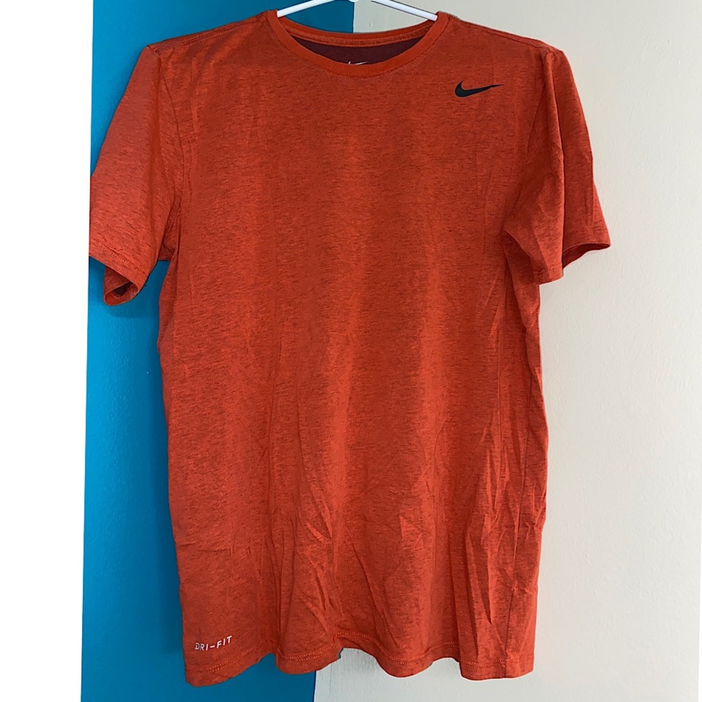Medium men’s Nike dry fit orange T-shirt